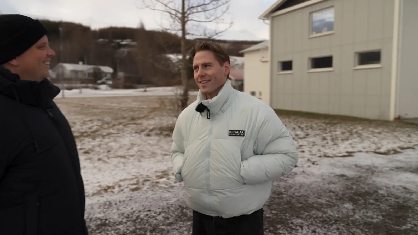 Nýi brekkusöngvarinn með mörg járn í eldinum