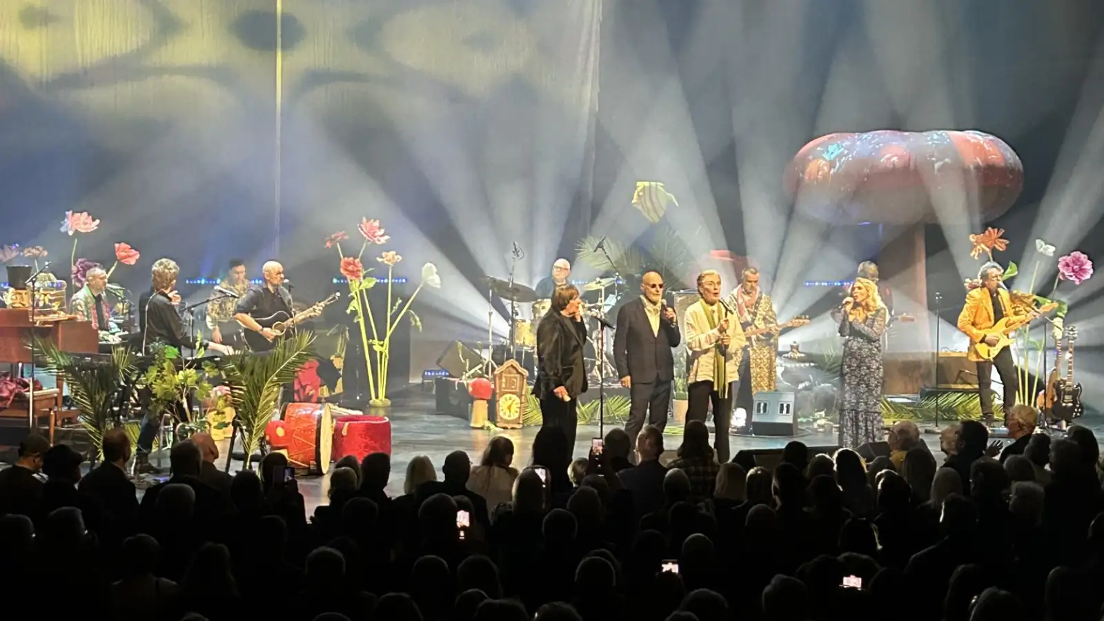 Stuðmenn snertu strengi í Eldborg