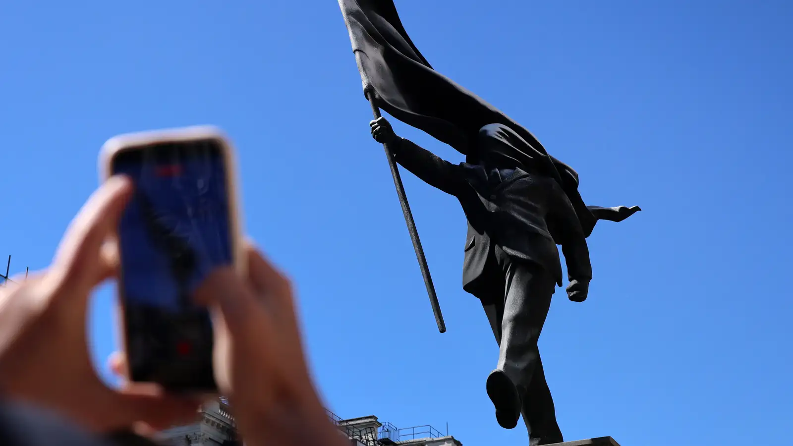 Ný höggmynd eftir Banksy vekur athygli í London