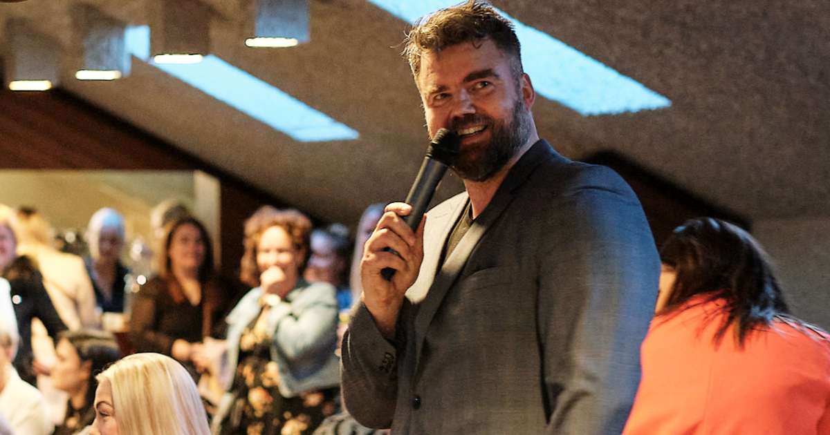 Varð óvænt fyrsti fyndnasti maður Íslands - RÚV.is