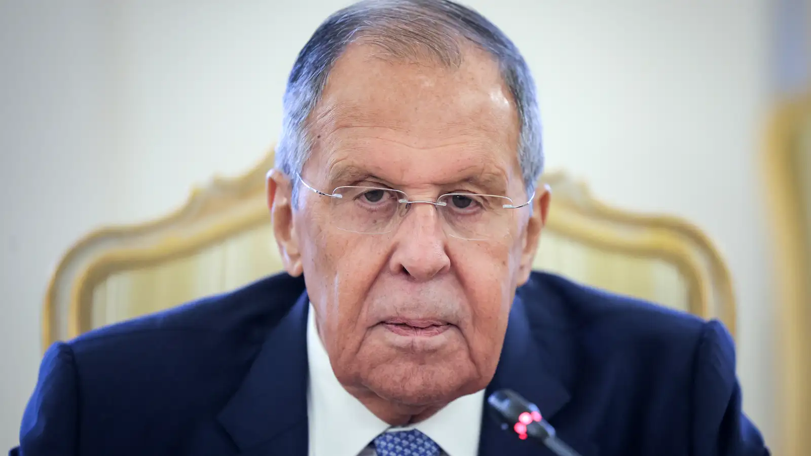 Lavrov reynir að miðla málum