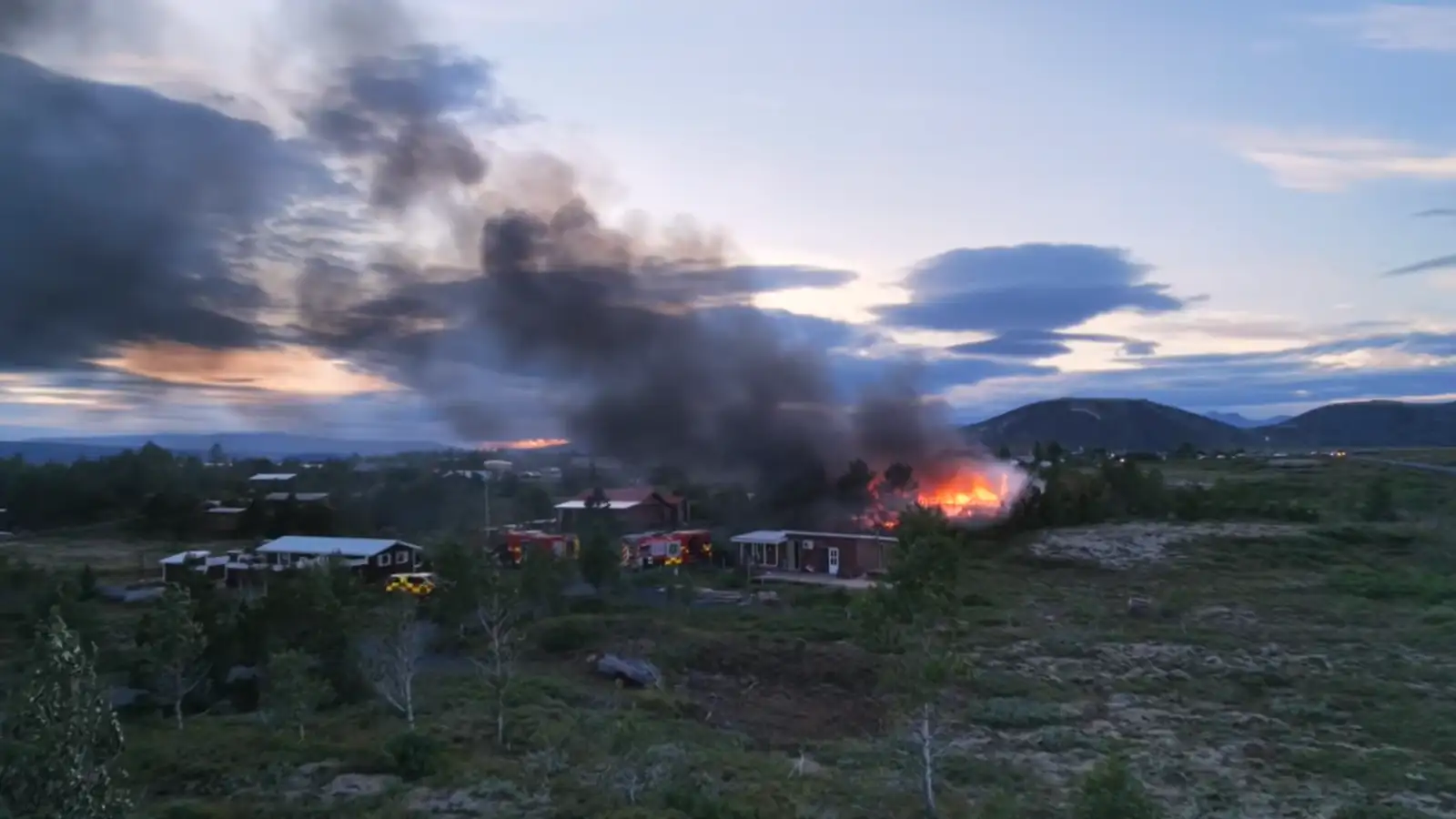 Sumarbústaður við Þingvallavatn brann til kaldra kola