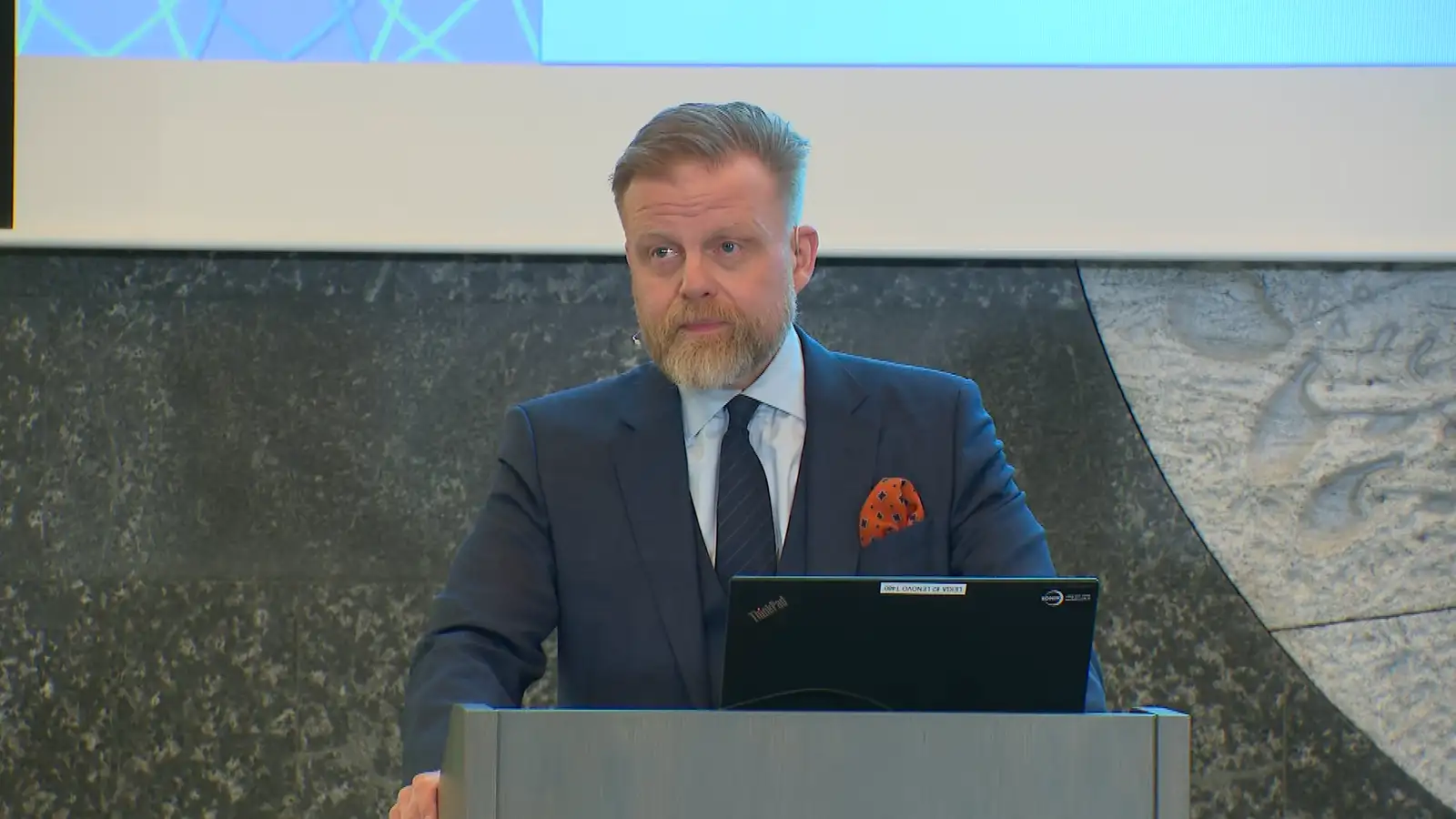 Hækka stýrivexti í 8%