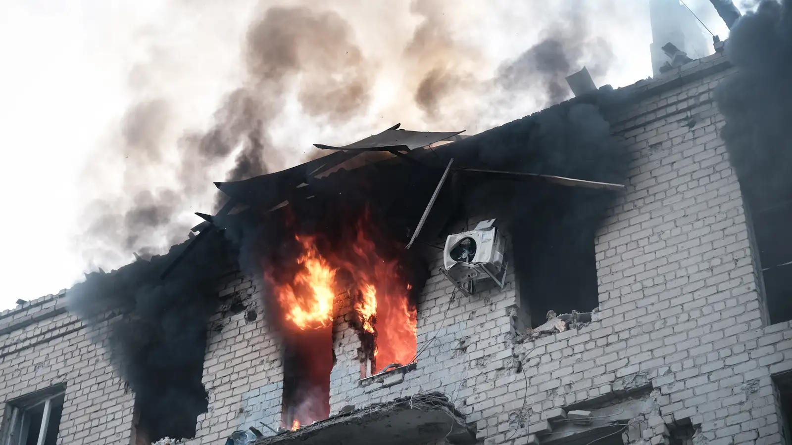 Þrír drepnir í drónaárás á Donetsk — dróni skall á húsi í Rúmeníu