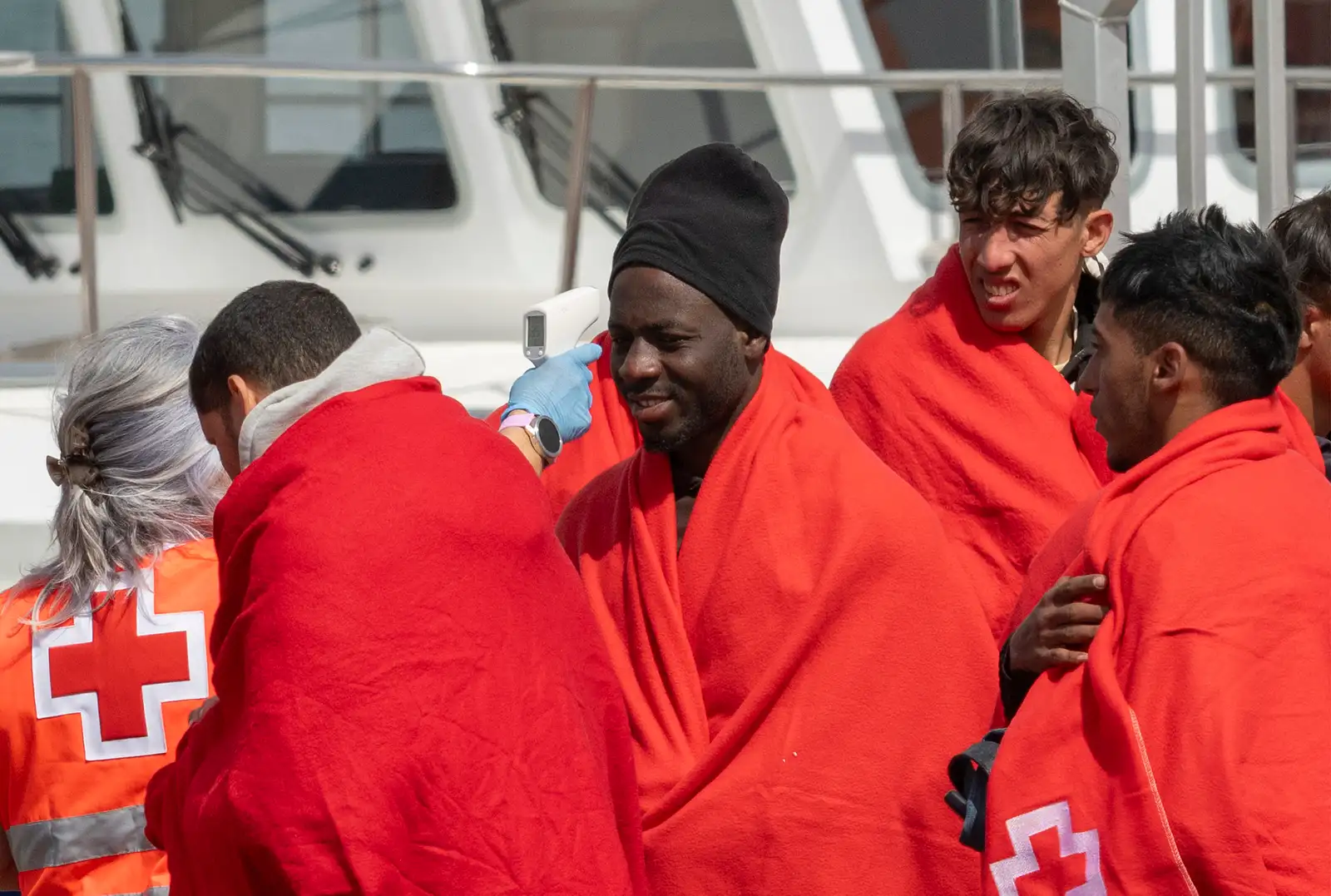 epa12905160 Rescued migrants arrive at the port of Arrecife, Lanzarote, Spain, 21 April 2026. The Maritime Rescue vessel Salvamar Al Nair rescued 22 migrants of North African and sub-Saharan origin, including two women, after they were found adrift in an inflatable boat 20 kilometers east of Lanzarote.  EPA/ADRIEL PERDOMO