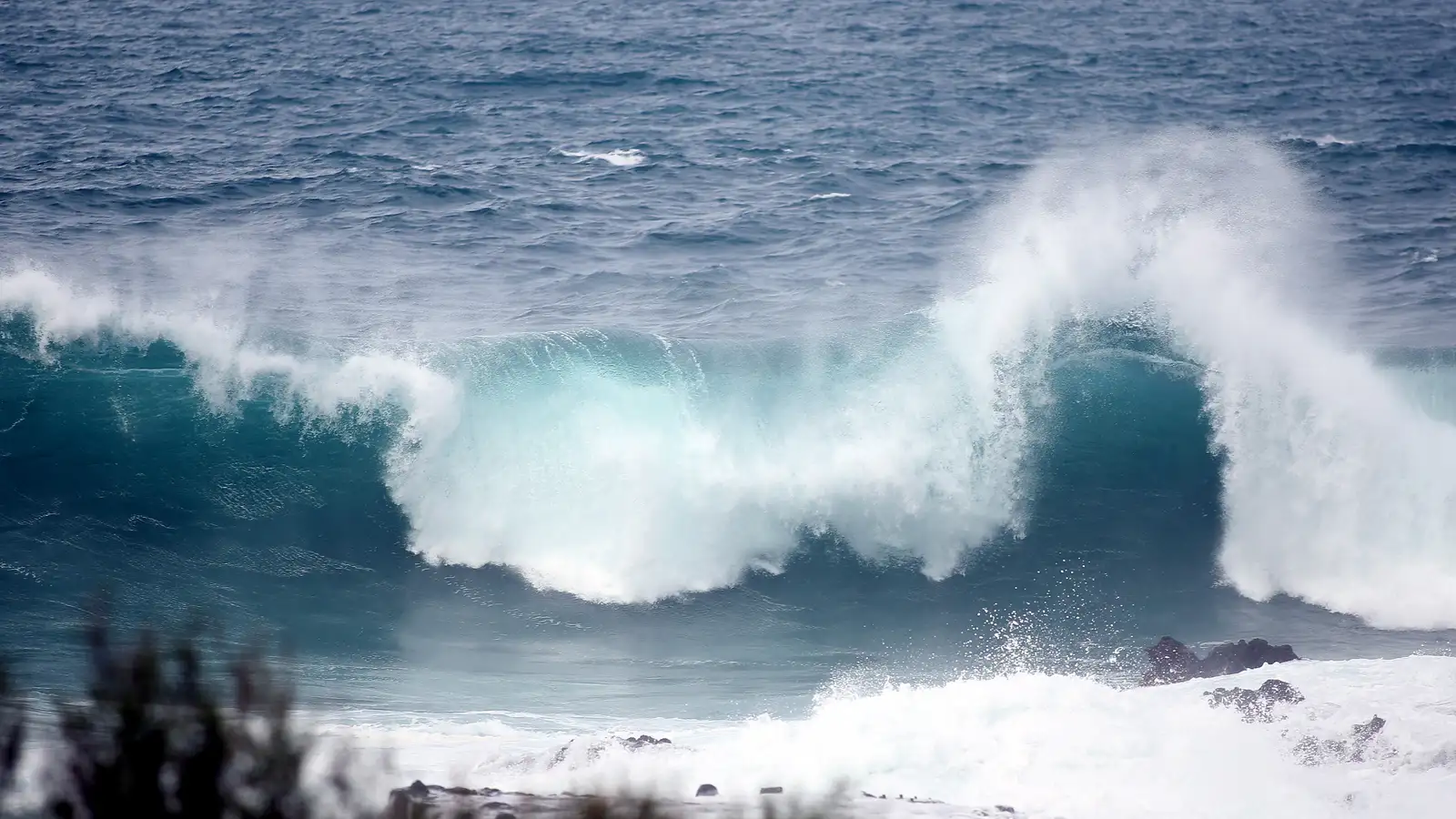 Þrír látnir í öldugangi á Tenerife
