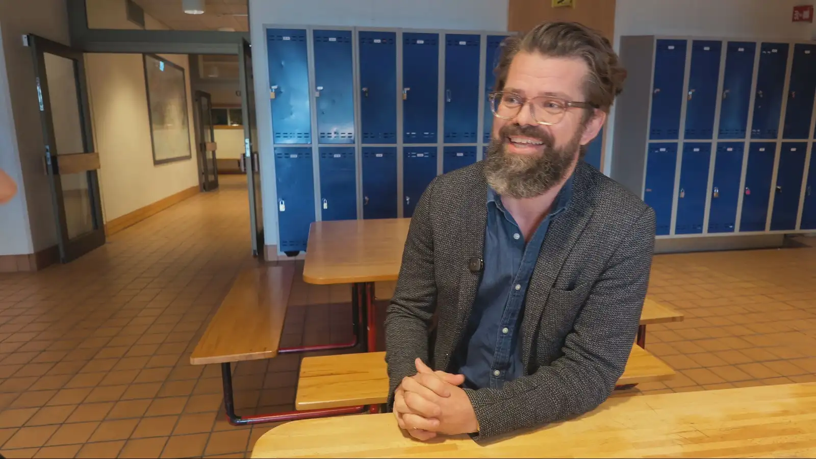 Hluti foreldrahópsins á erfitt með að venjast símafríi barnanna