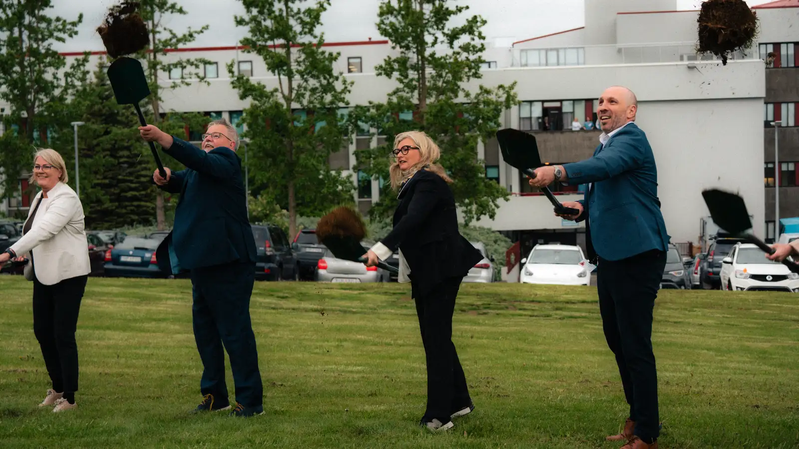 Opna tvær nýjar deildir á Akureyri