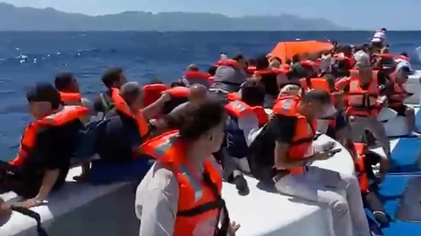 Áhöfn ferju sem hvolfdi við Kýpur handtekin