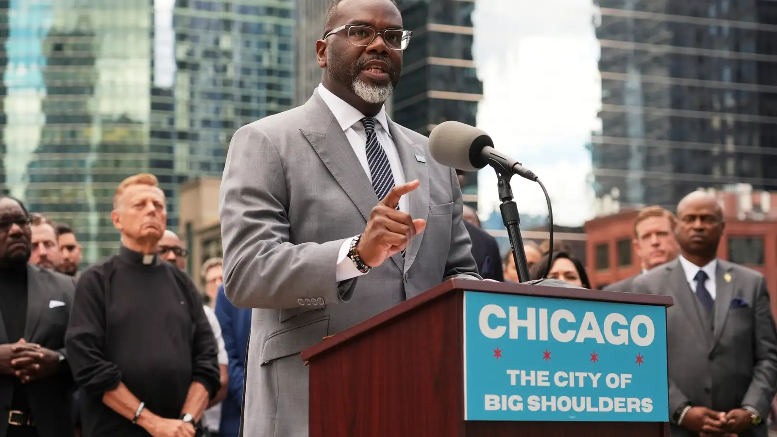 Borgarstjóri Chicago skipar lögreglu að aðstoða ekki alríkishermenn