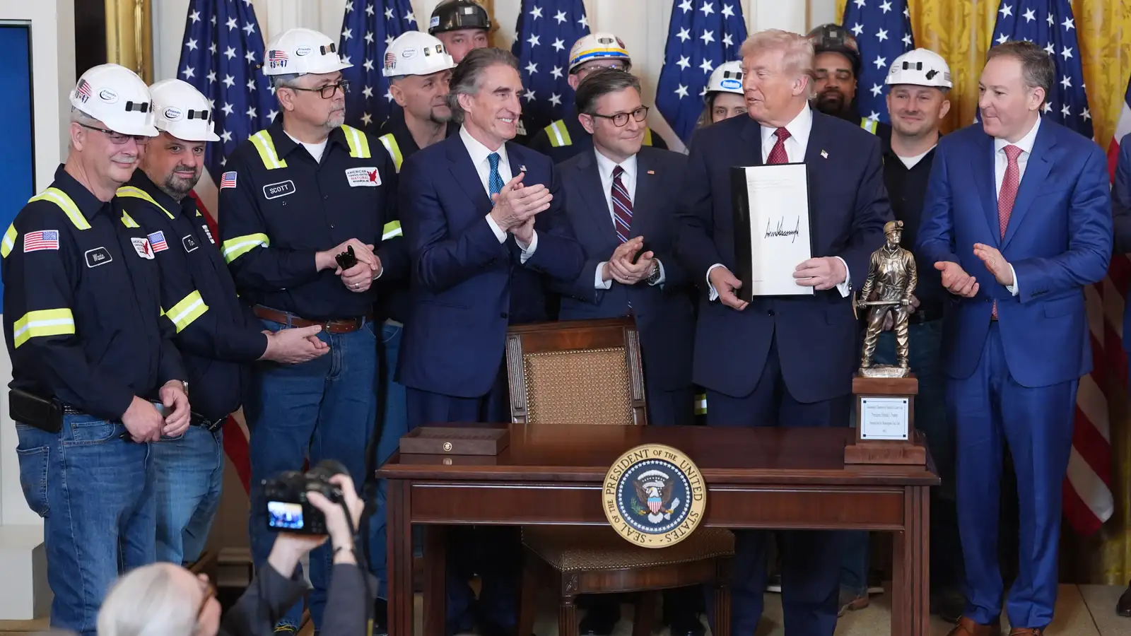 Pentagon ber að nýta rafmagn frá kolabrennsluverum