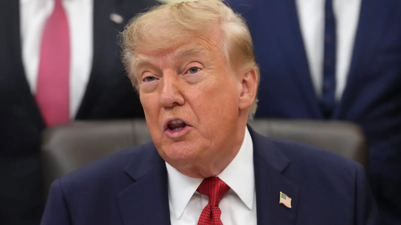 Trump meinar CNN og Politico aðgang að Hvíta húsinu