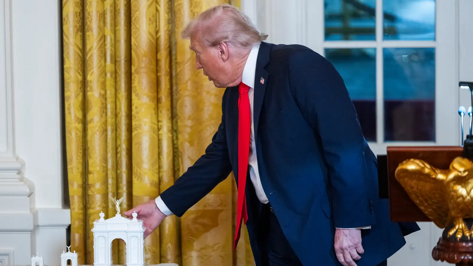 Trump hélt glæsiveislu í þakklætisskyni fyrir framlög til byggingar danssalar