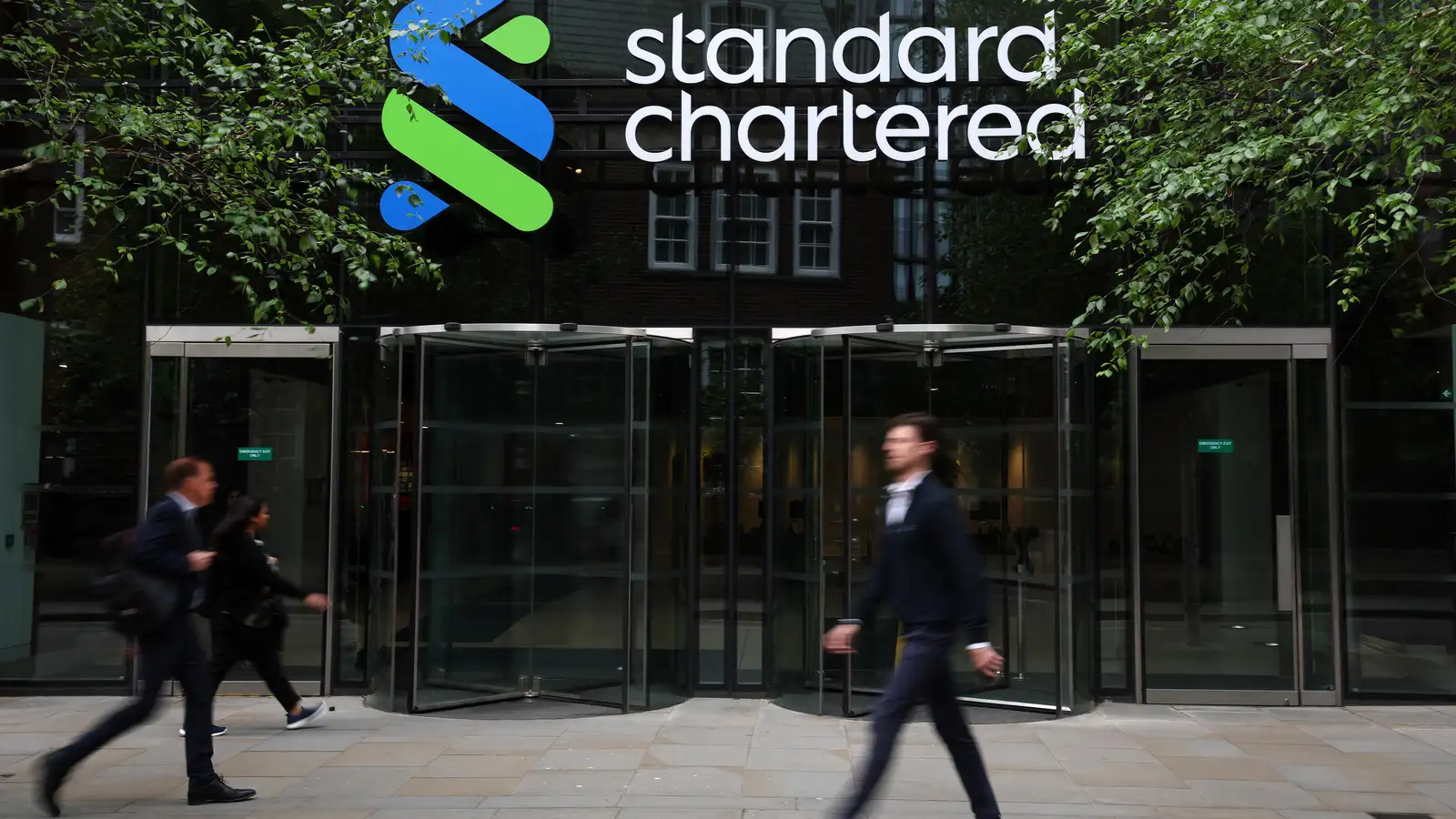 Standard Chartered boðar niðurskurð vegna gervigreindar