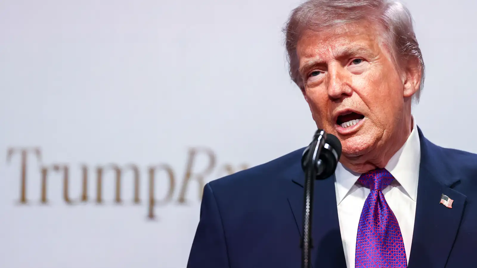 Trump kveðst hafa hætt við stórfellda árás á Íran vegna vonar um friðarsamkomulag