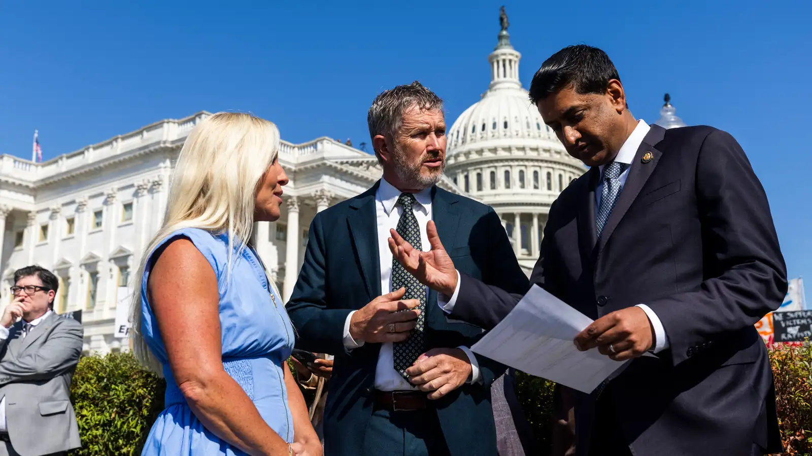 Þingmenn segja minnst sex manns hlíft með yfirstrikunum í Epstein-skjölunum