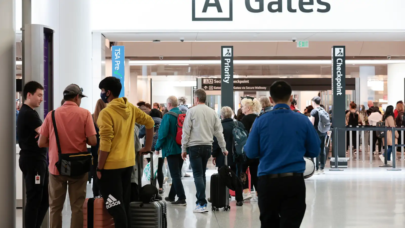 Heilbrigðisyfirvöld hyggjast skima farþega við ebólu