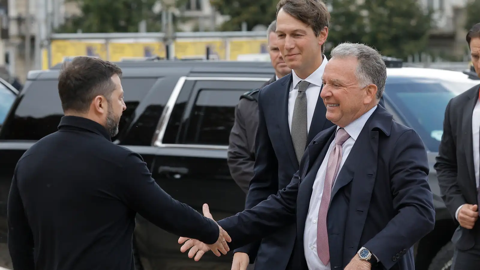 Erindrekar Trumps hefja viðræður við Zelensky