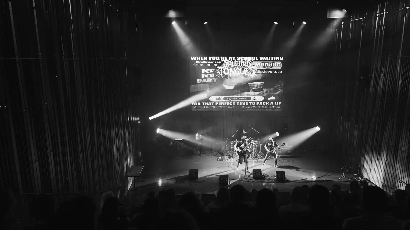 Saumavélar, leikgleði og atvinnuinnflytjandi