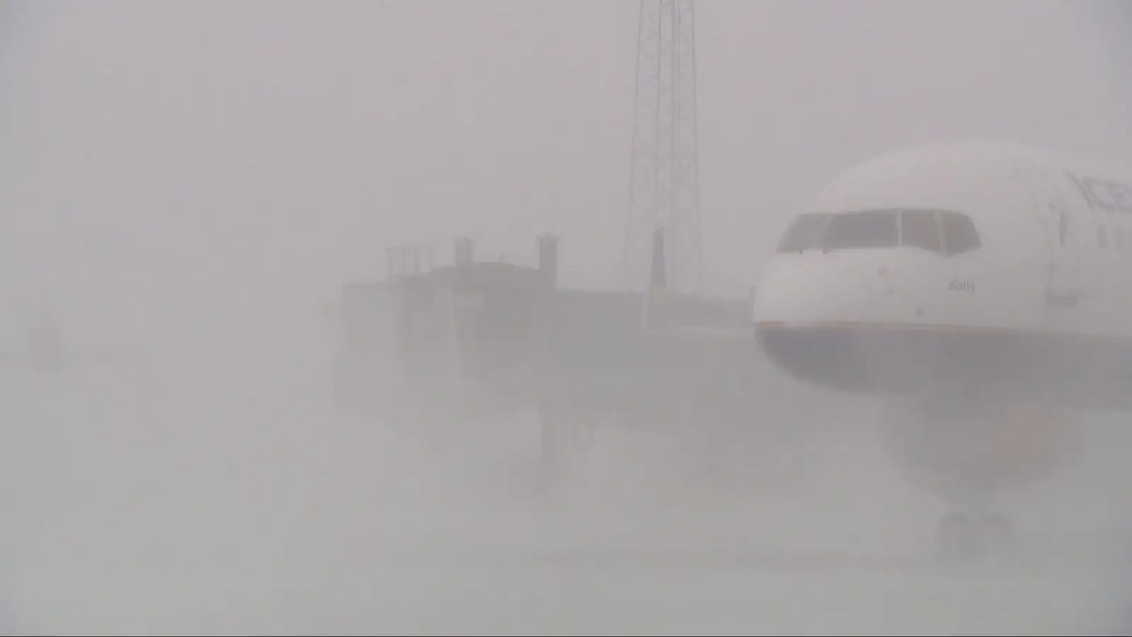 Millilanda- og innandlandsflug að mestu á áætlun í dag