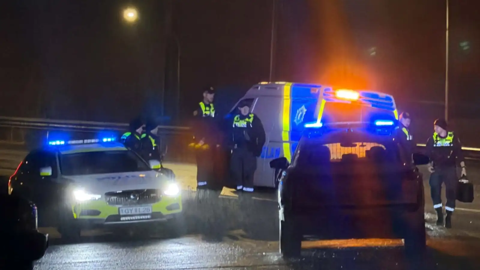 Lögreglumenn handtóku mann sem gekk í veg fyrir umferð í miðborginni — viðbúnaður í Kópavogi