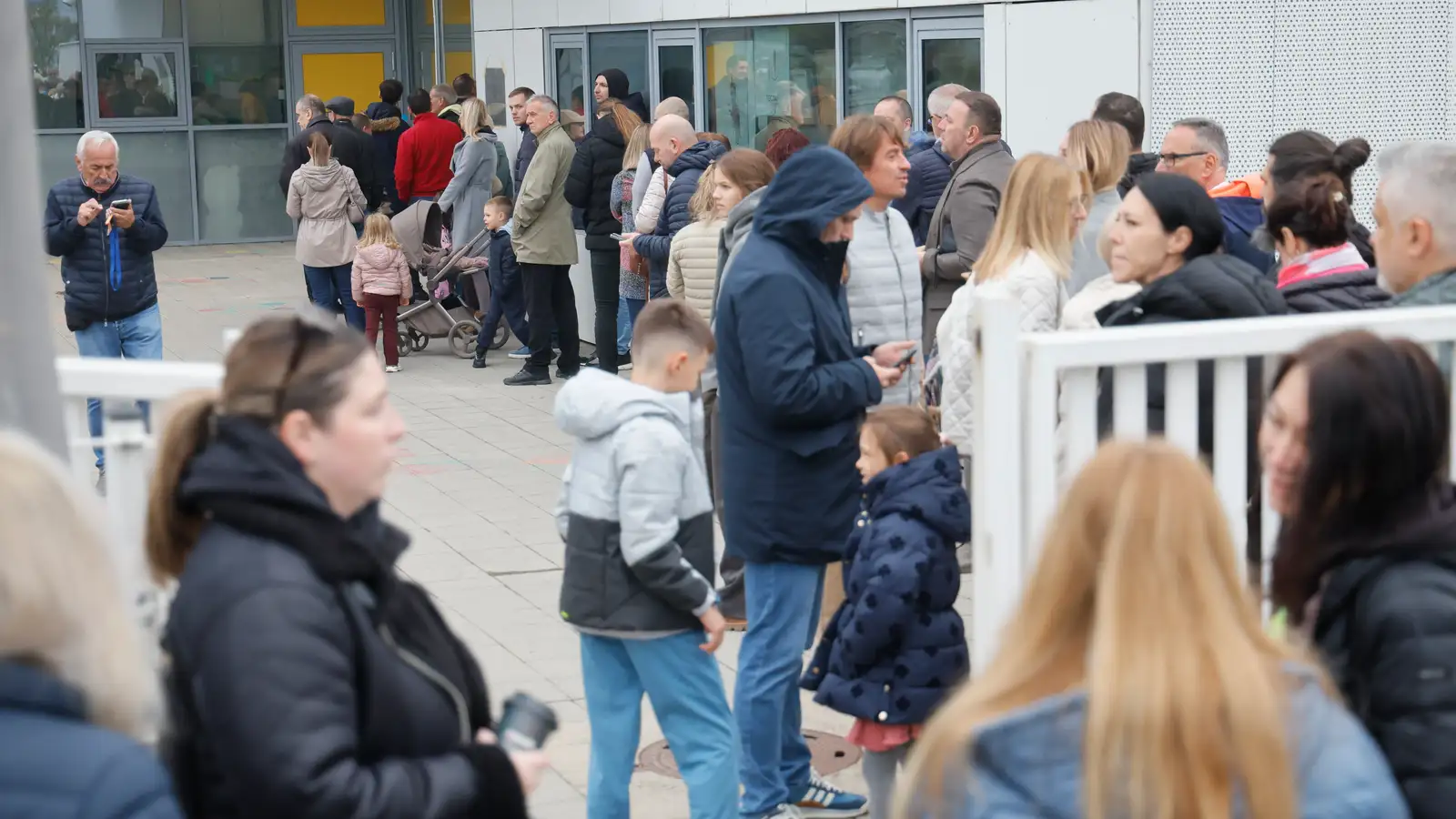 Góð kjörsókn í þingkosningum í Serbíu
