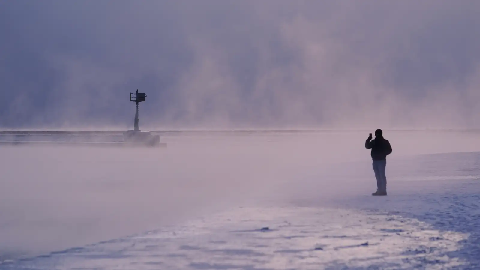 Neyðarástandi lýst yfir í mörgum ríkjum vegna snjókomu og fimbulkulda