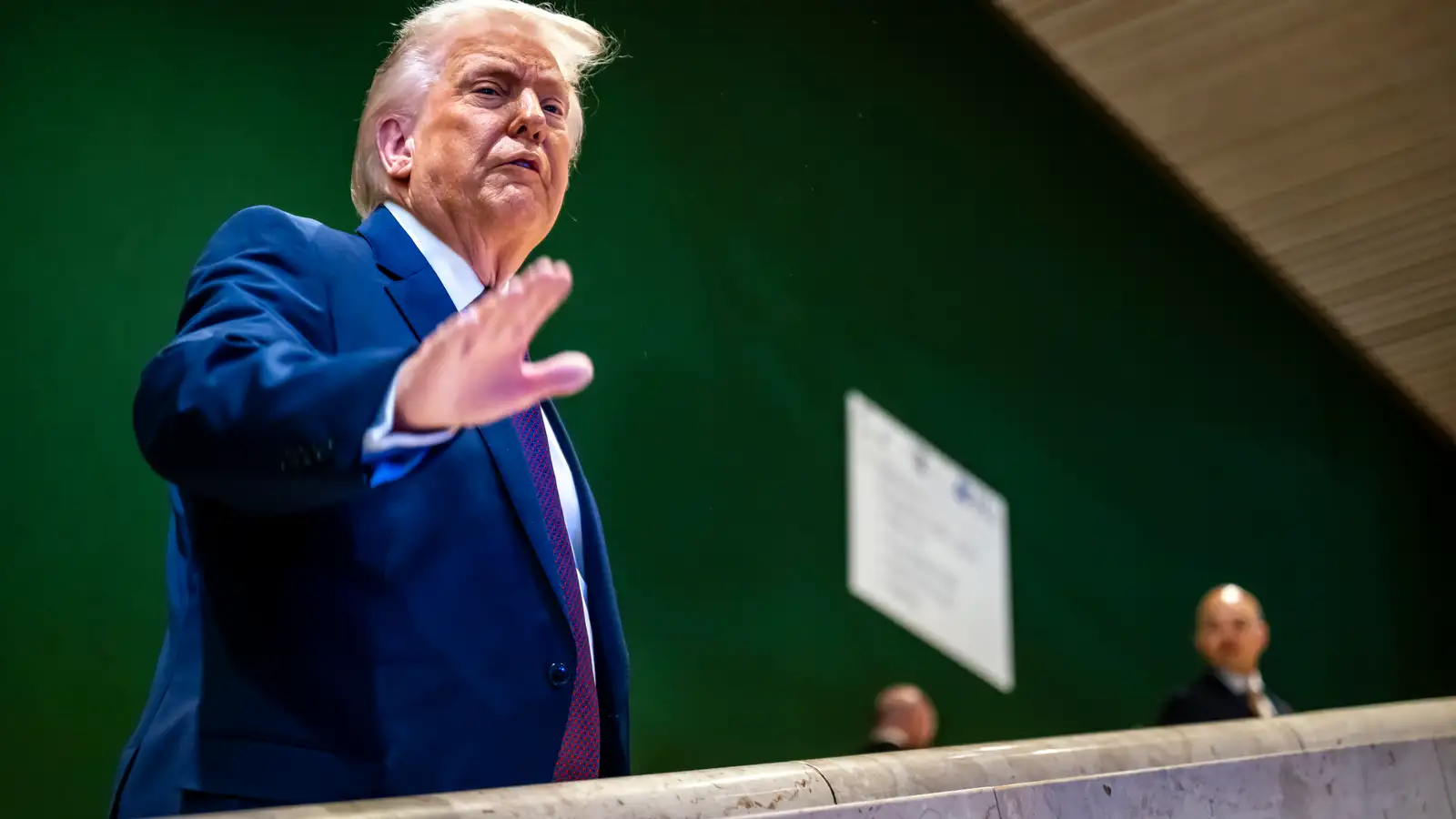 Hótar 100% innflutningstolli á vörur frá Kanada