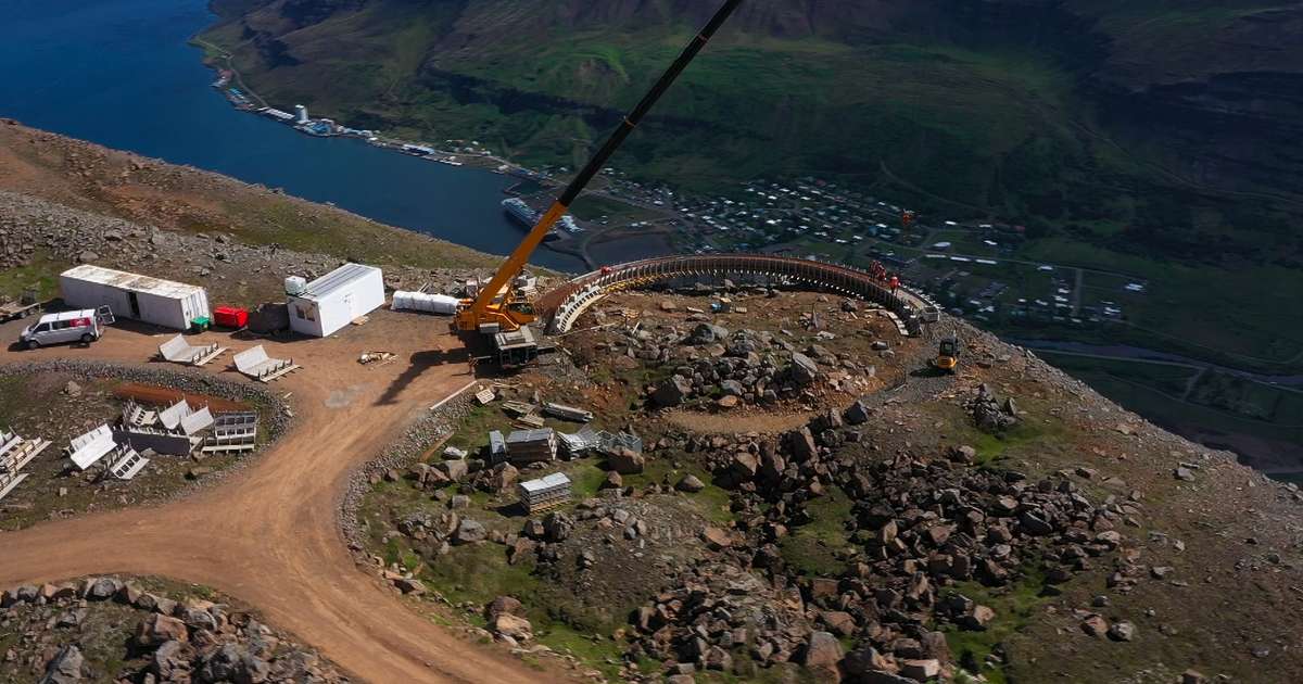 Baugur Bjólfs tekur á sig mynd hátt ofan Seyðisfjarðar - RÚV.is