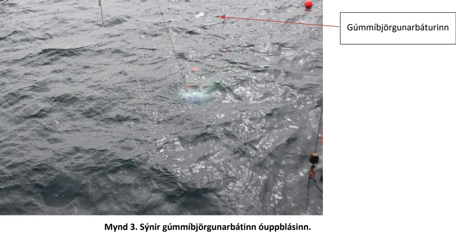 Óuppblásinn gúmmíbátur úr skýrslu RNSA um banaslys út fyrir Patreksfirði.