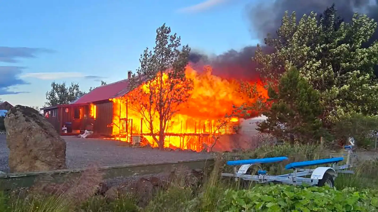 Sumarbústaður við Þingvallavatn gjöreyðilagðist í bruna