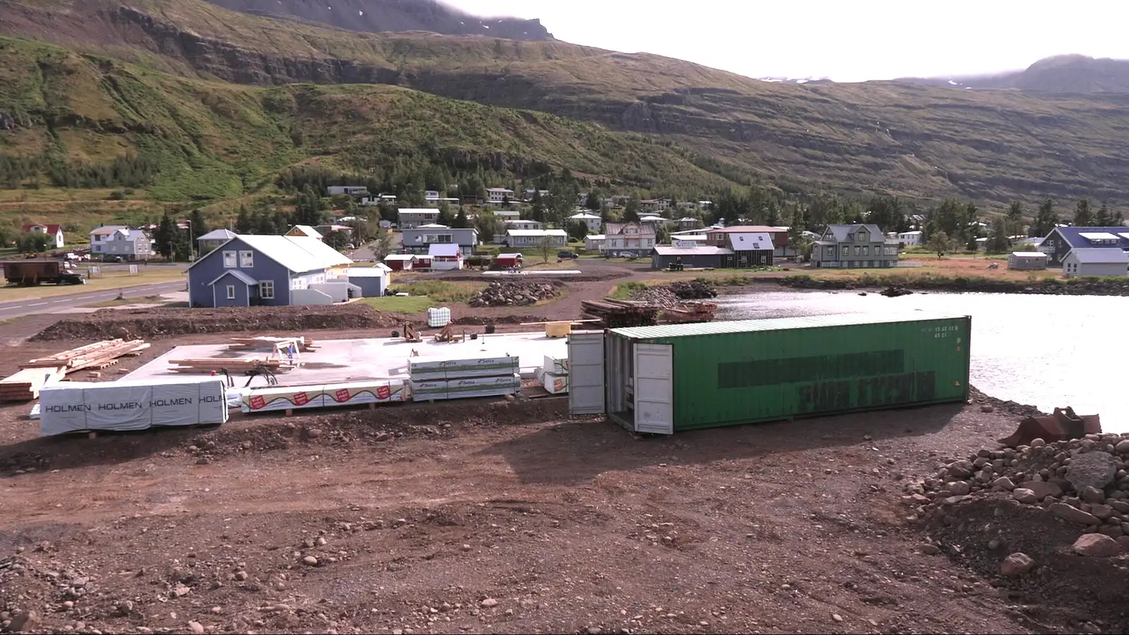 Blendnar tilfinningar að þurfa að færa sögufræg hús á Seyðisfirði