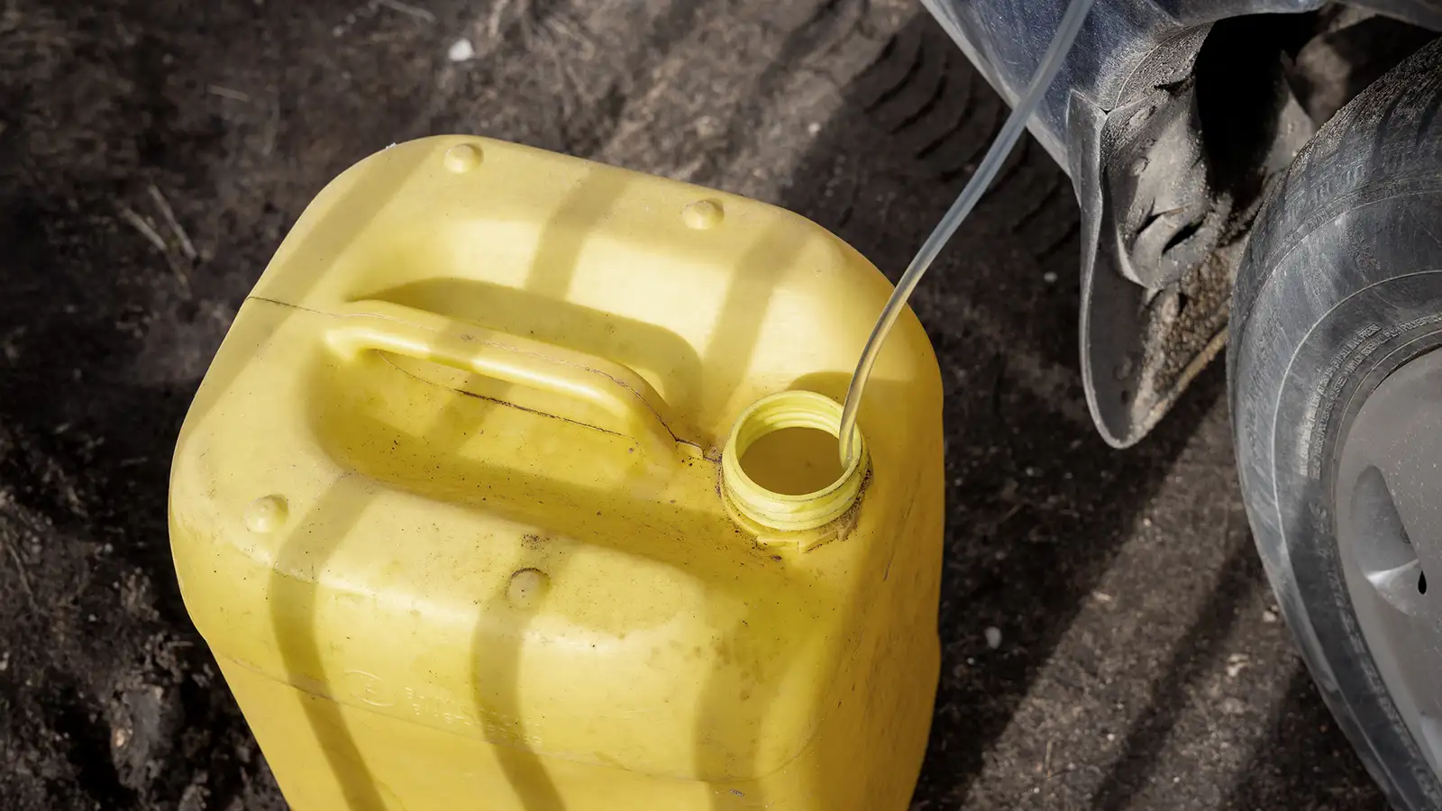 Car linked to fuel theft seen in Breiðholt full of petrol canisters and a gas cylinder