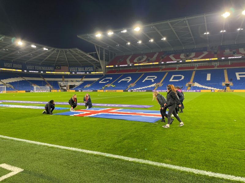 Íslenski fáninn á Cardiff City Stadium