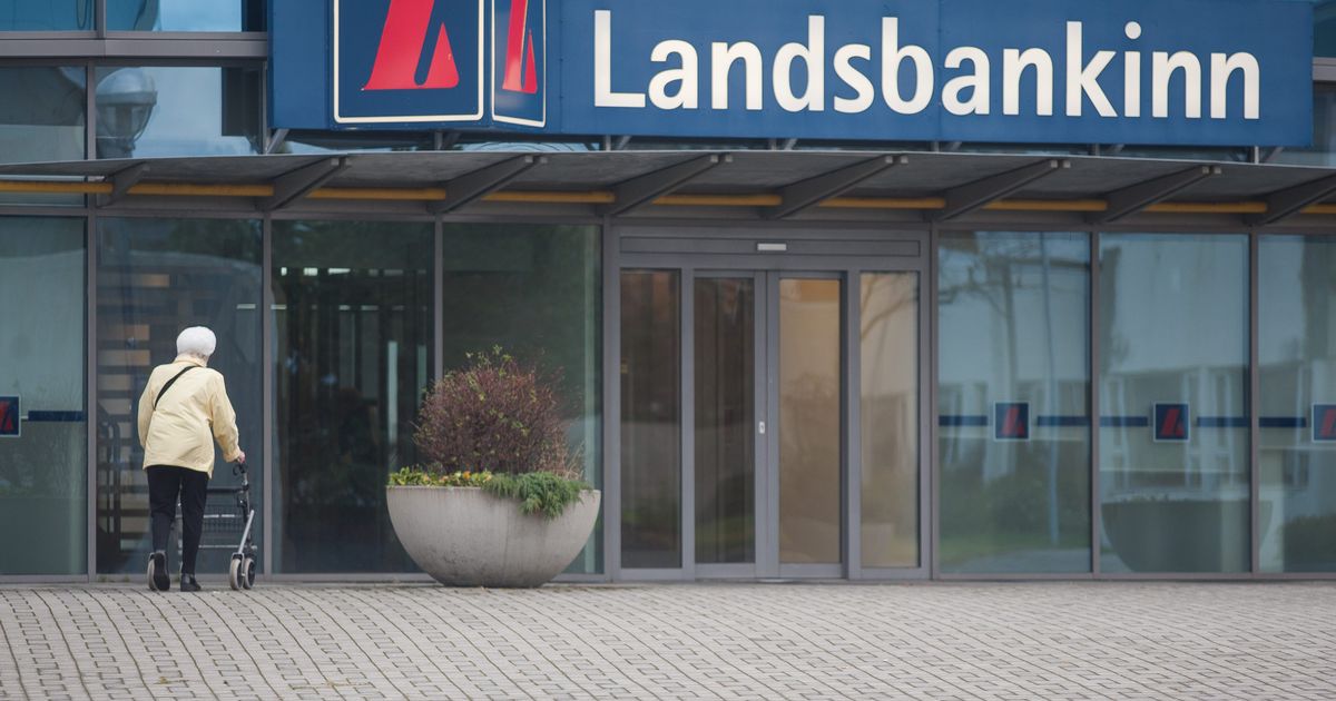 Landsbankinn lækkar vexti á innlánum - RÚV.is