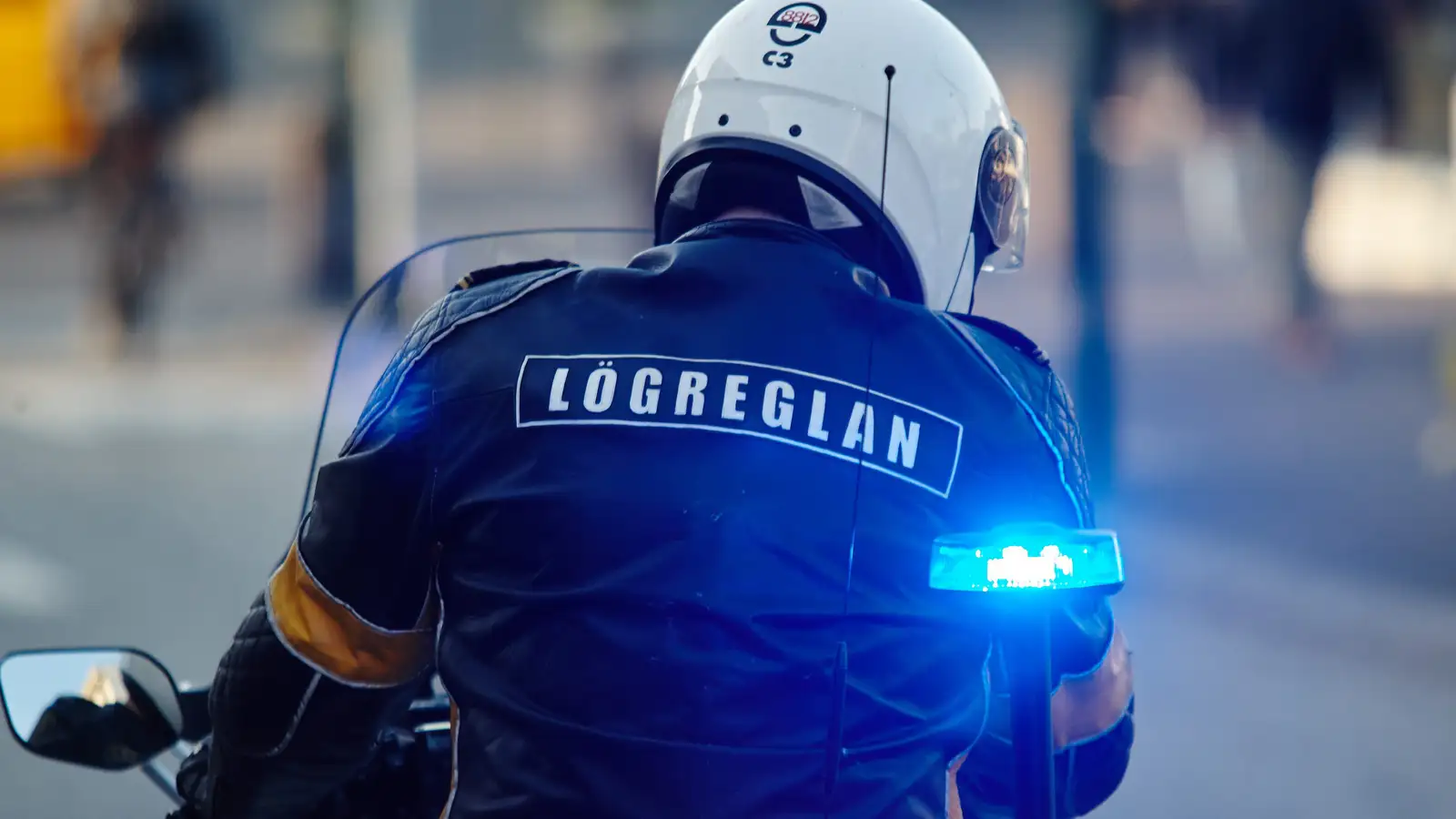 Lögreglan rannsakar mögulega íkveikju í ruslageymslu