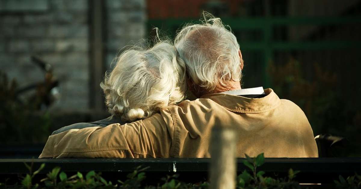 https://myndir.ruv.is/eyJidWNrZXQiOiAicnV2LXByb2QtcnV2aXMtcHVibGljIiwgImtleSI6ICJtZWRpYS9wdWJsaWMvb3JpZ2luYWxfaW1hZ2VzL2ZyXzIwMTUxMTIyXzAyNzE3OF9sUm9obkhpLmpwZyIsICJlZGl0cyI6IHsidG9Gb3JtYXQiOiAianBlZyIsICJqcGVnIjogeyJxdWFsaXR5IjogNjB9LCAicmVzaXplIjogeyJ3aWR0aCI6ICIxMjAwIiwgImZpdCI6ICJjb3ZlciIsICJoZWlnaHQiOiAiNjMwIn19fQ==