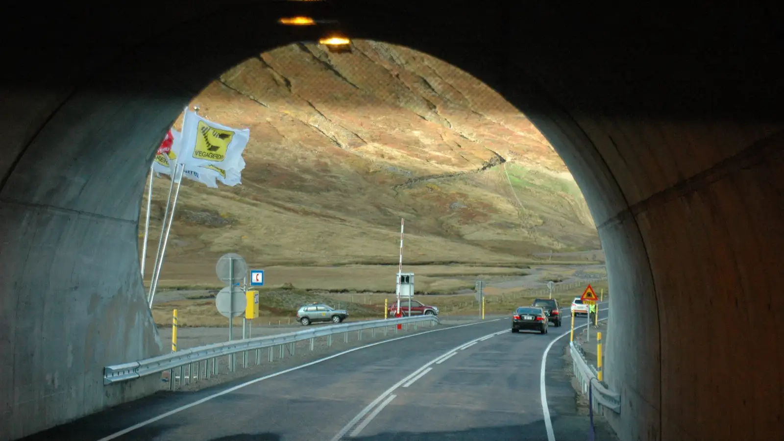 Ákærð fyrir að ganga um Héðinsfjarðargöng