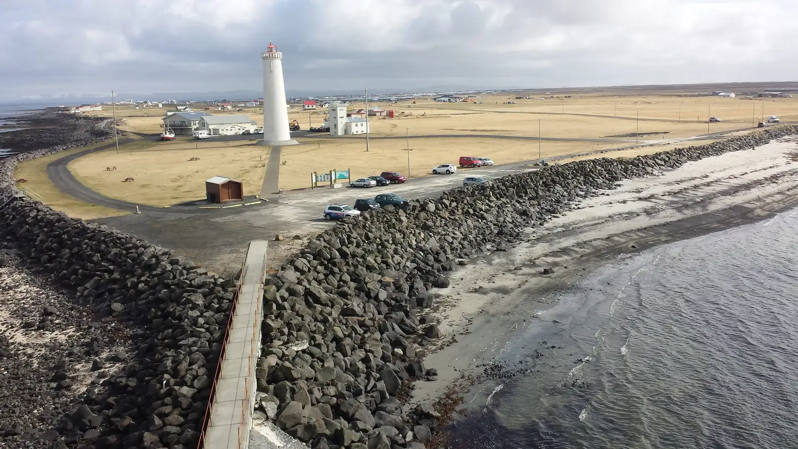 Vara við miklum umferðartöfum og biðja ferðalanga að smyrja nesti