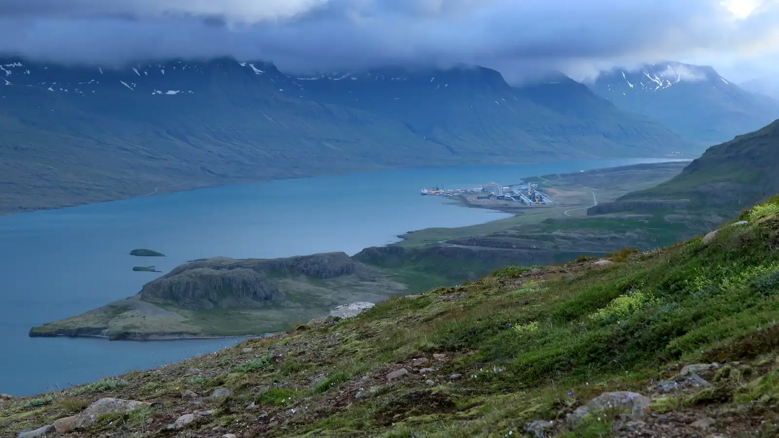 Sprenging á Reyðarfirði mældist á jarðskjálftamælum