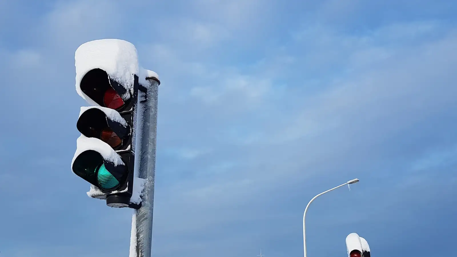 Snjóar smá nyrst og syðst