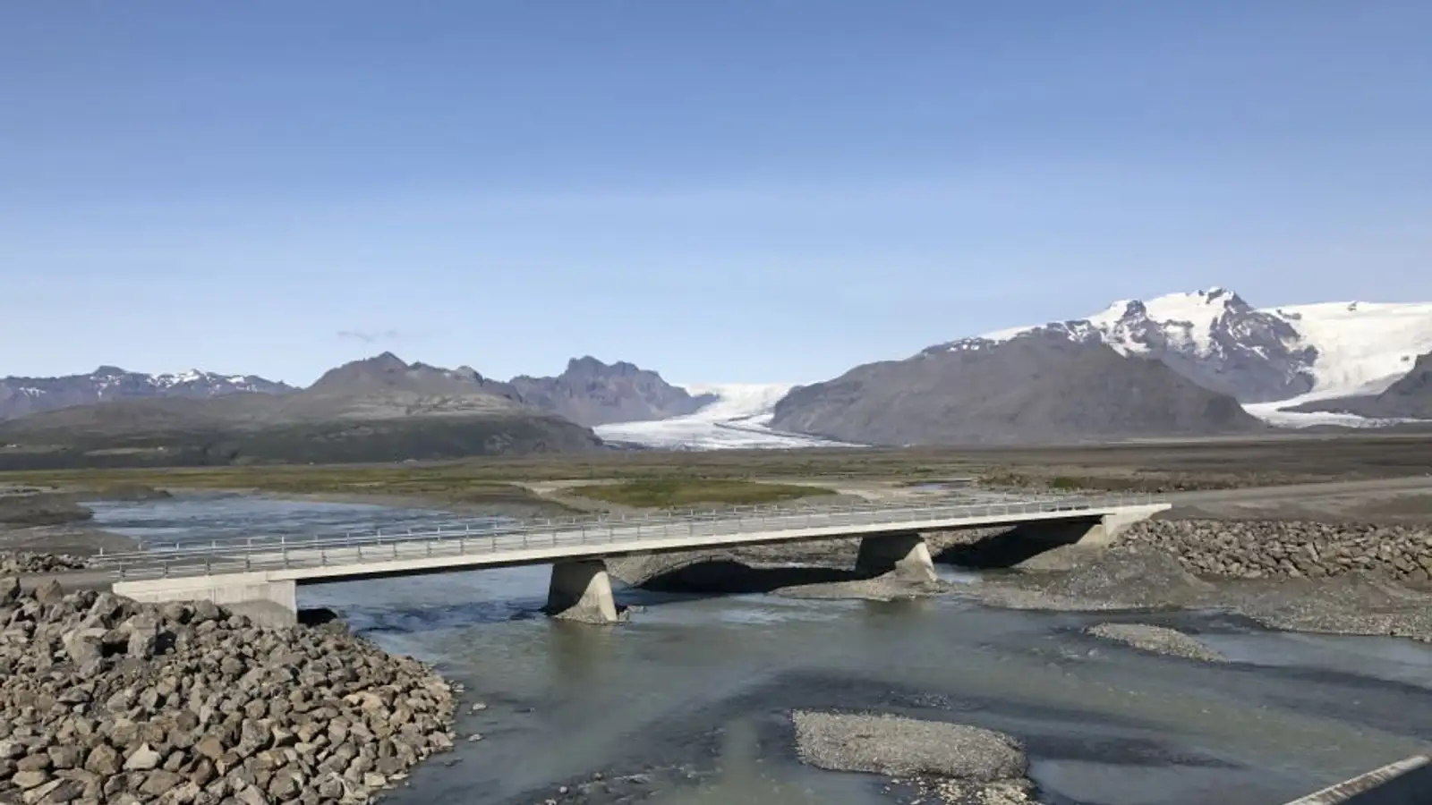 Djúpri lægð fylgja varasamir vindstrengir á Suðurlandi