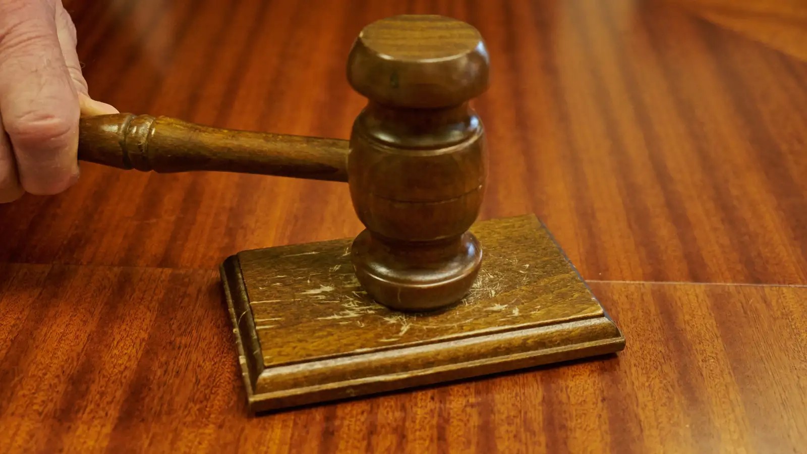 Tveggja og hálfs árs fangelsi fyrir nauðgun