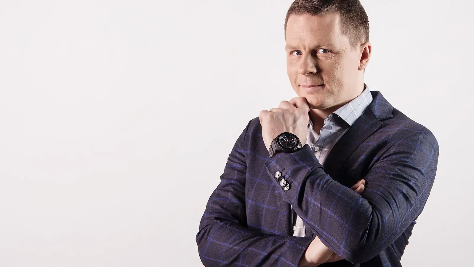 Einar Örn keyrir okkur í gang fyrir HM í fótbolta.