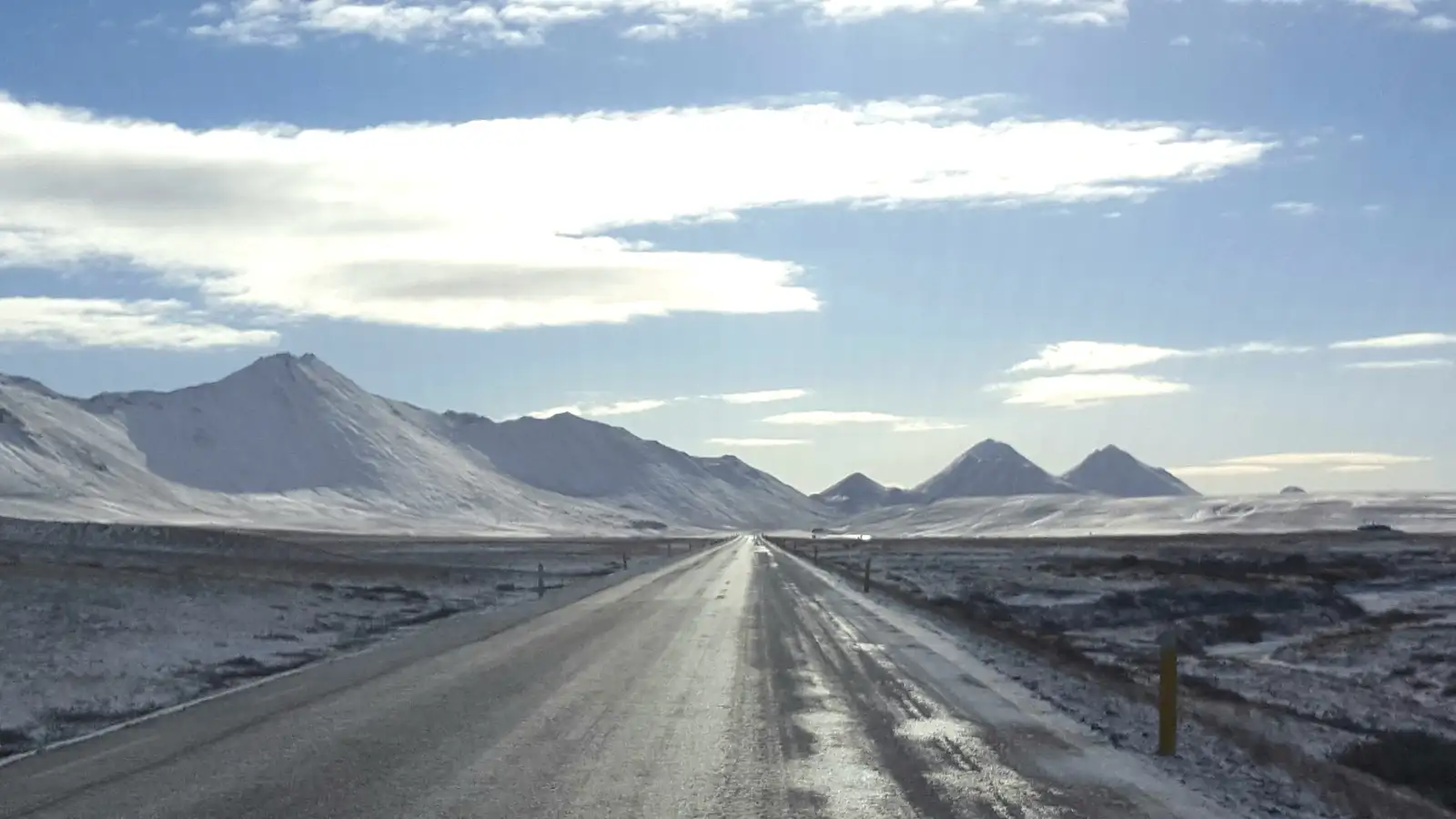 Varað við snörpum vindhviðum