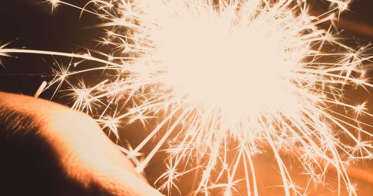 https://myndir.ruv.is/eyJidWNrZXQiOiAicnV2LXByb2QtcnV2aXMtcHVibGljIiwgImtleSI6ICJtZWRpYS9wdWJsaWMvb3JpZ2luYWxfaW1hZ2VzL2ZyXzIwMTgxMjIxXzEwMTkzMi5qcGciLCAiZWRpdHMiOiB7InRvRm9ybWF0IjogImpwZWciLCAianBlZyI6IHsicXVhbGl0eSI6IDYwfSwgInJlc2l6ZSI6IHsid2lkdGgiOiAiMTIwMCIsICJmaXQiOiAiY292ZXIiLCAiaGVpZ2h0IjogIjYzMCJ9fX0=