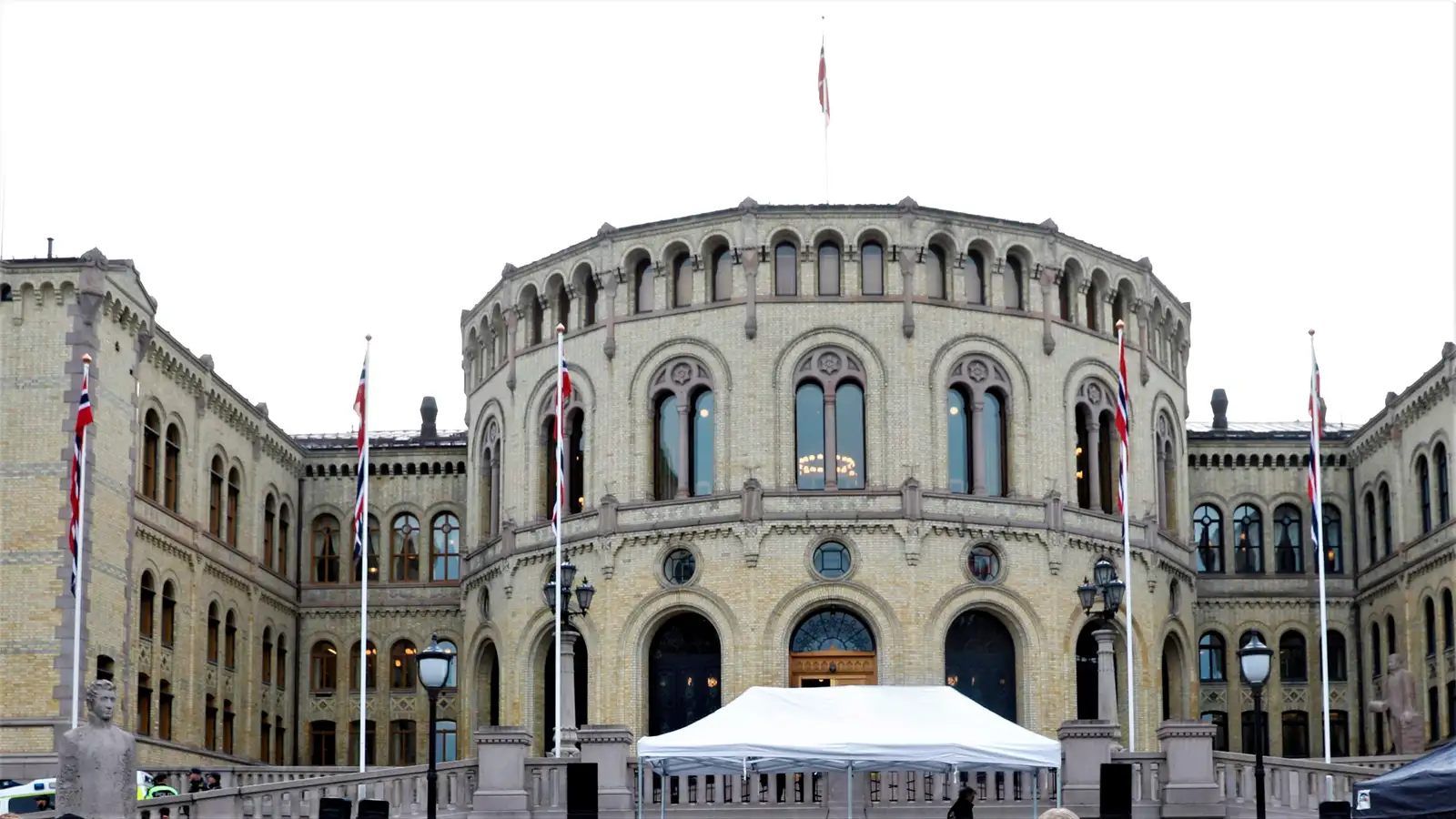 Hakkarar tóku niður vef norska stórþingsins