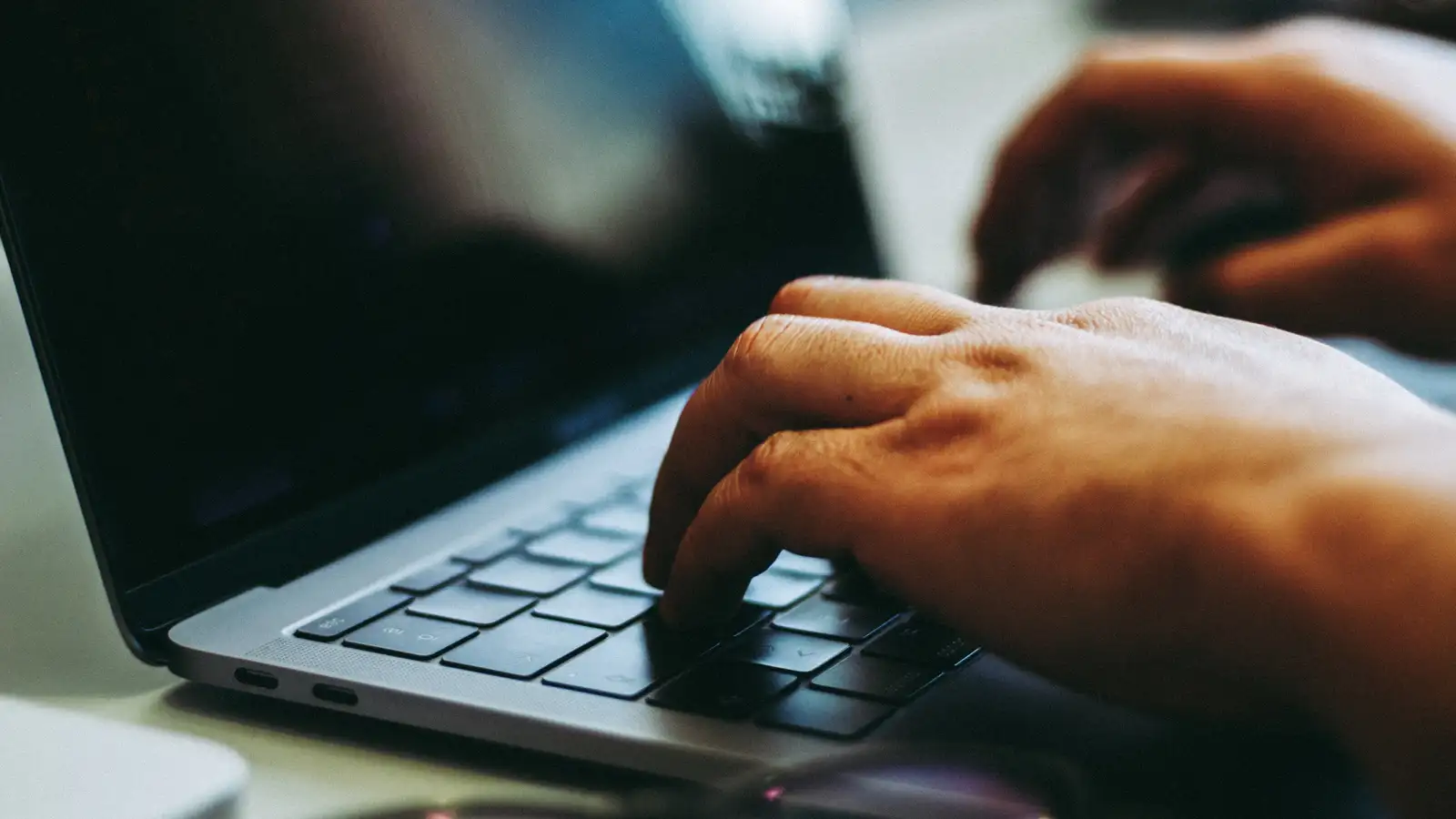 Fjögur íslensk fyrirtæki urðu fyrir barðinu á netsvikurum