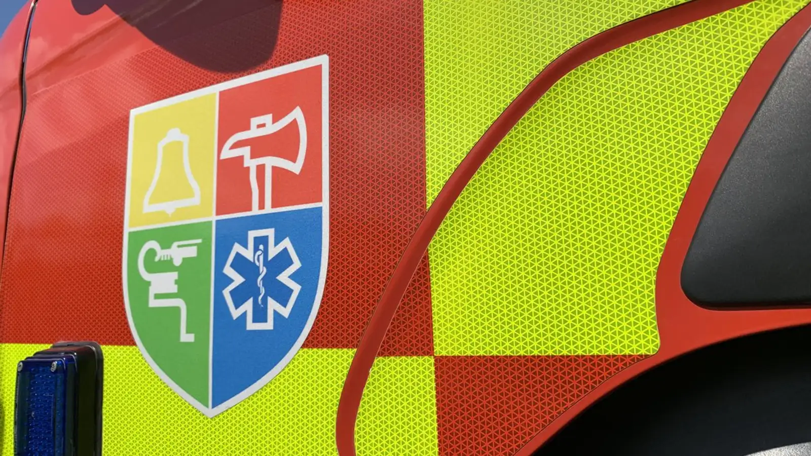 Þrír festust í lyftu í fjölbýlishúsi