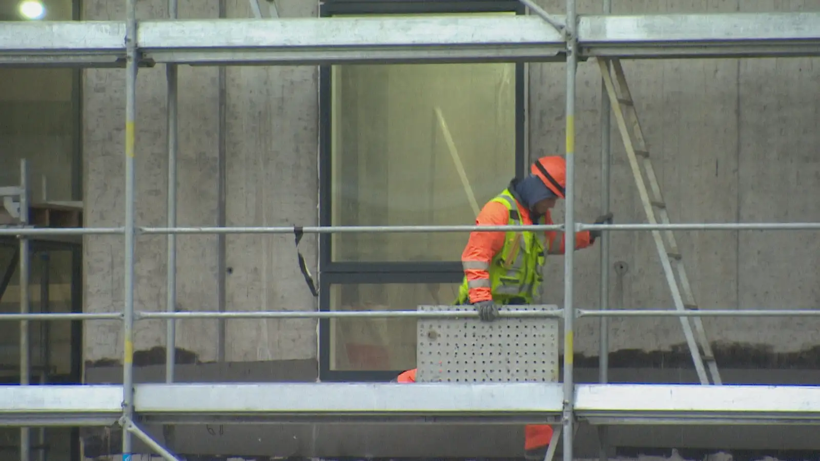 Einungis einn starfsmaður af 30 reyndist með sveinspróf